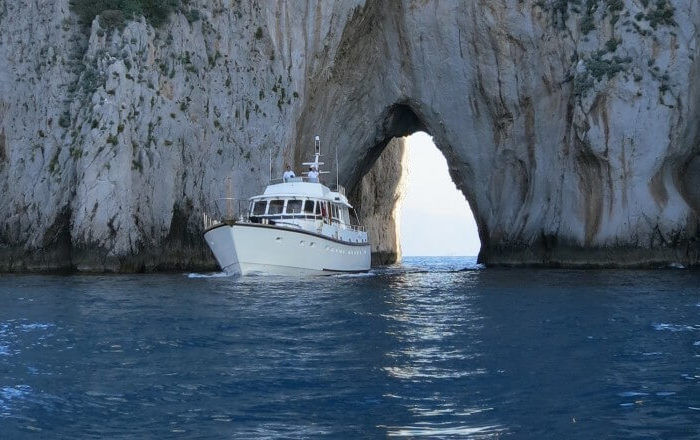 Classic Motor Yacht Rum Jungle Archway