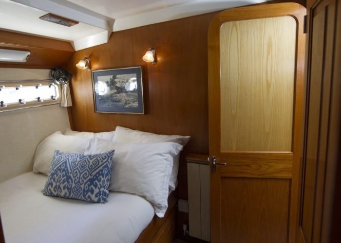 Classic Motor Yacht Rum Jungle Cabin