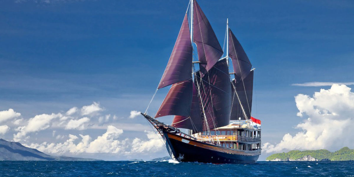 Classic Sailing Yacht Dunia Baru