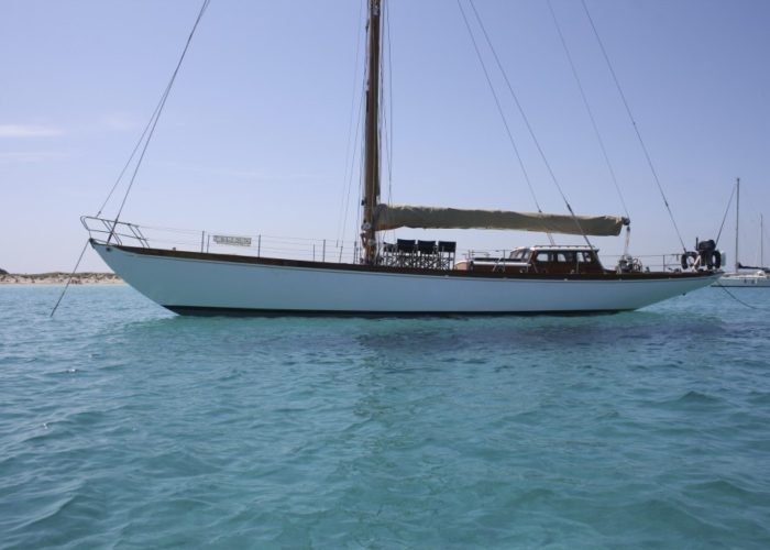 Classic sailing yacht Yanira at anchor