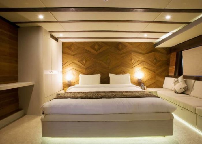 Classic Sailing Yacht Lamima Guest Room