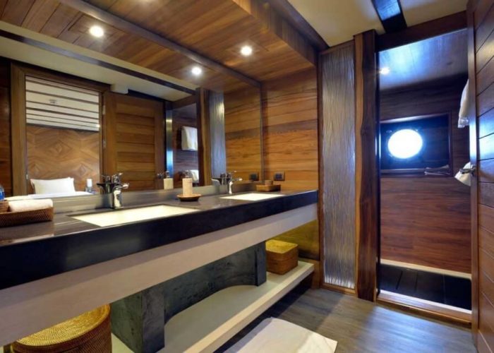Classic Sailing Yacht Lamima Master Bathroom