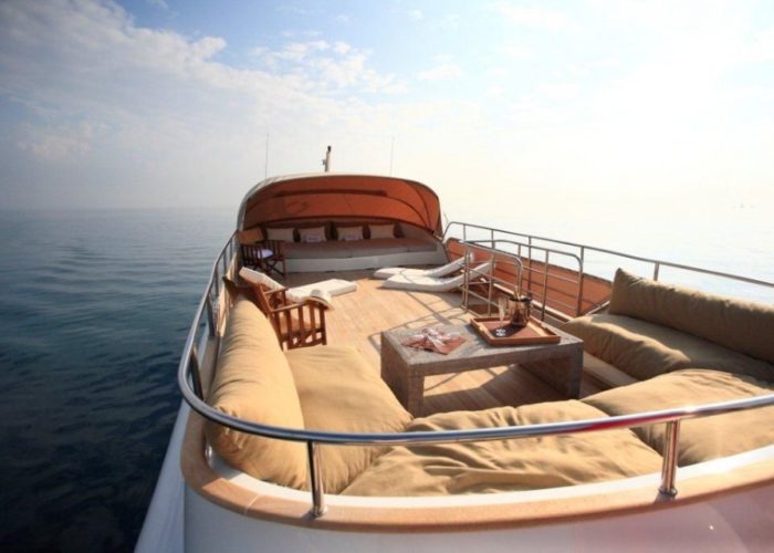 motor yacht Conquest sundeck overview