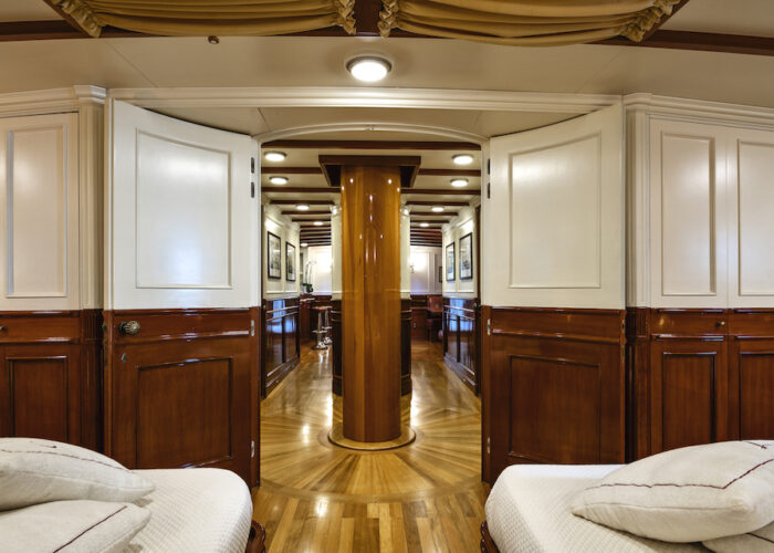 Yacht invader master twin doors