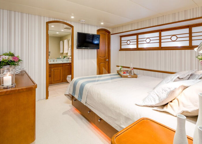 classic motor yacht daydream interior-vip cabin.jpg