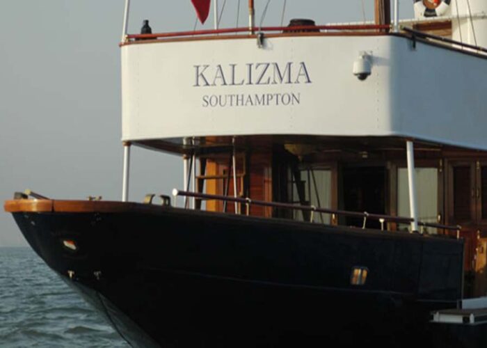 classic motor yacht kalizma bow.jpg
