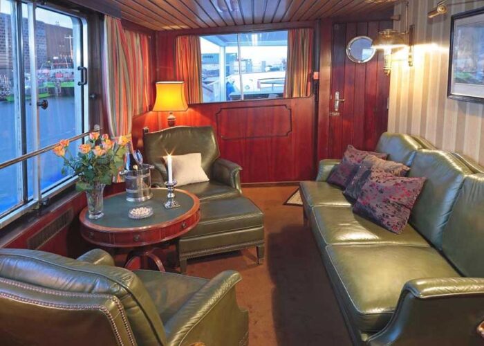 classic motor yacht sanssouci star interior lounge.jpg