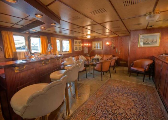 classic motor yacht sanssouci star interior main saloon bar.jpg