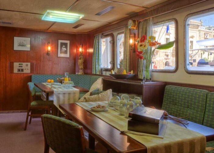 classic motor yacht sanssouci star interior saloon seating.jpg