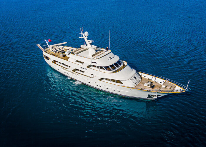 classic motor yacht to je to external main3.jpg