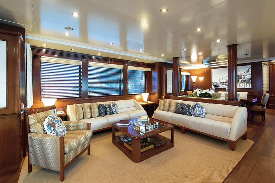 W Explorer - Classic Yacht Charters - Classic Benettis