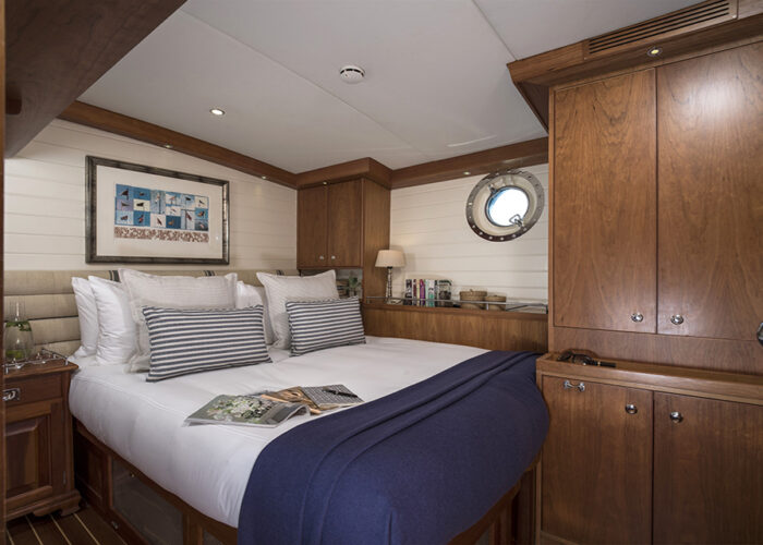 classic sailing yacht alexofloflondon double guestcabin.jpg