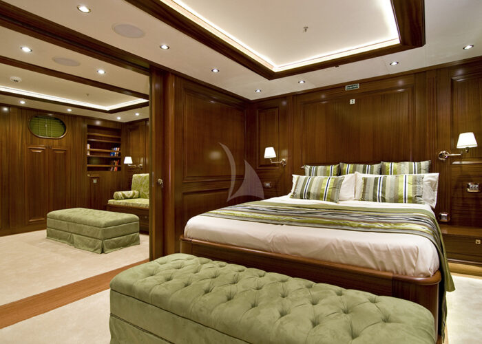 classic sailing yacht clear eyes interior vip cabin.jpg