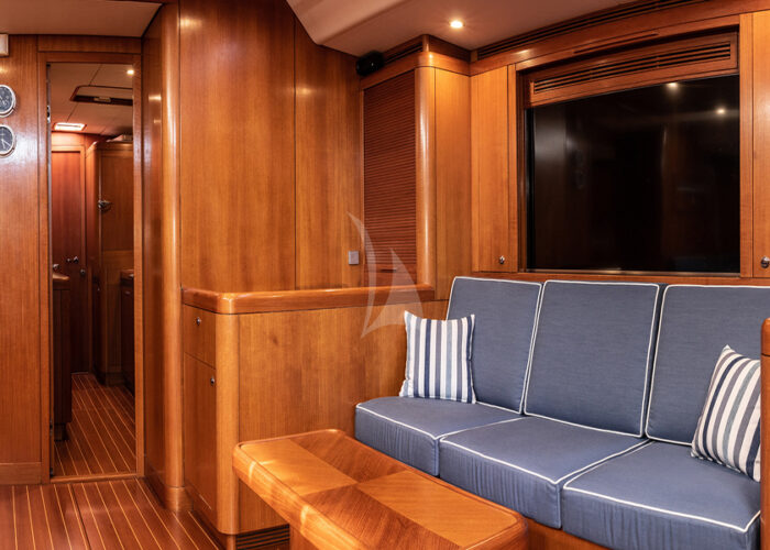 classic sailing yacht kallima interior seating.jpg