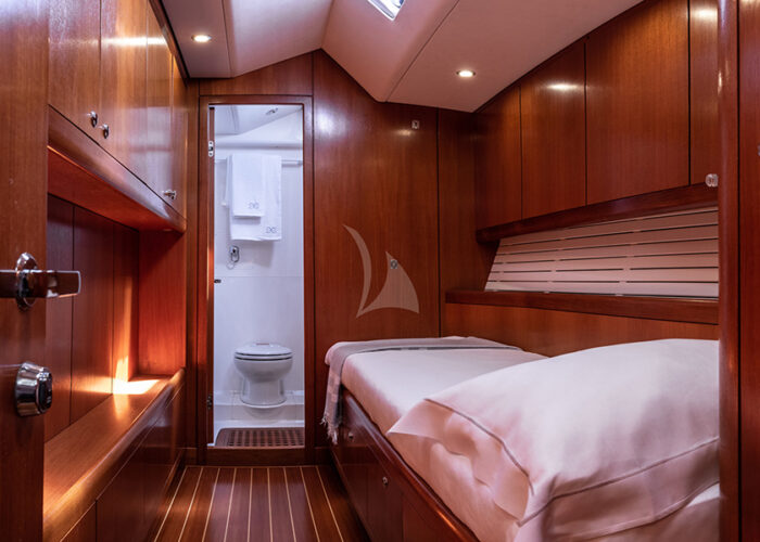 classic sailing yacht kallima interior single cabin.jpg