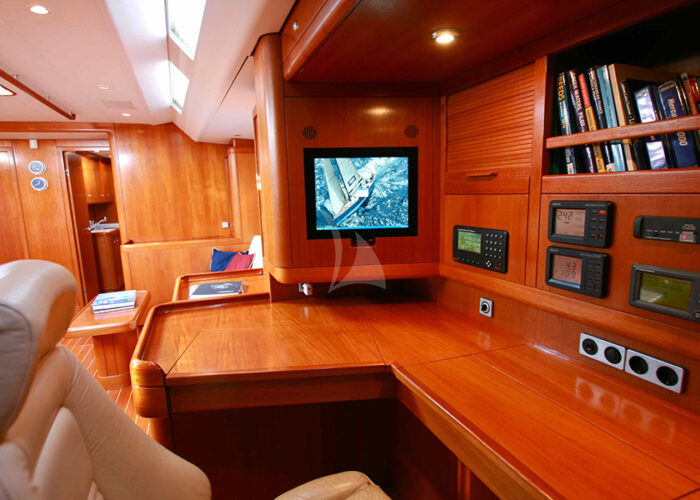 classic sailing yacht kallima interior4.jpg